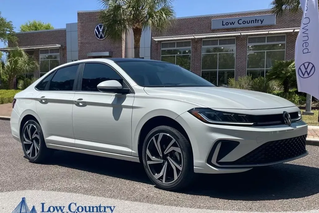 2025 Volkswagen Jetta SEL photo 1