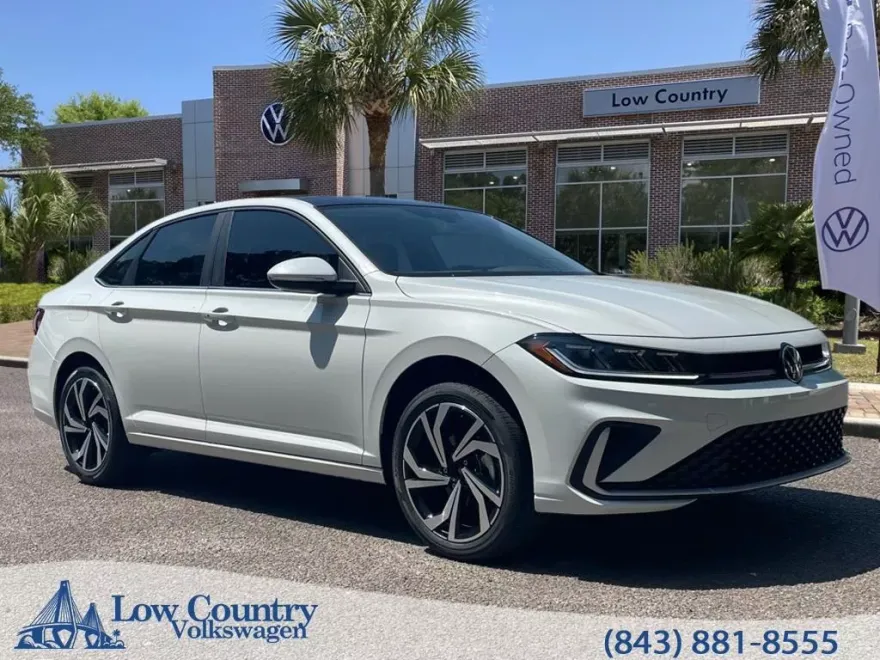 2025 Volkswagen Jetta SEL photo 1