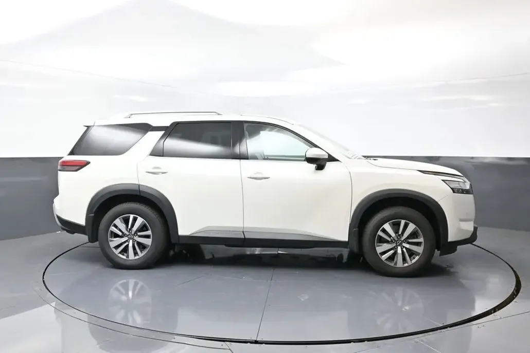 2023 Nissan Pathfinder SL photo 1