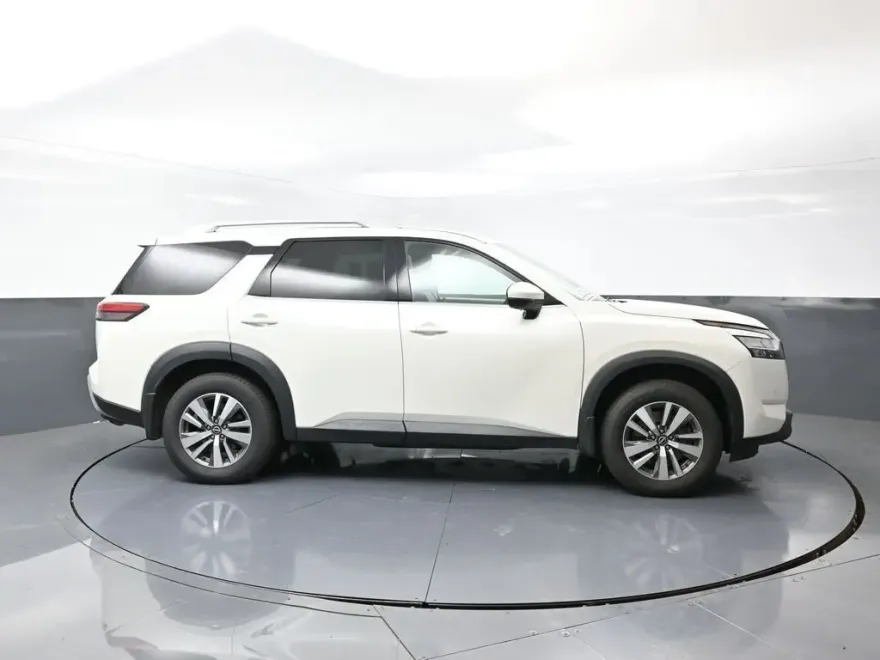 2023 Nissan Pathfinder SL photo 1