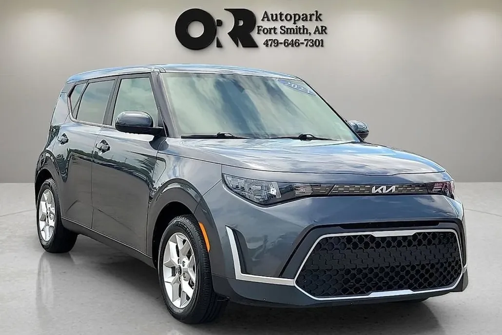 2023 Kia Soul LX photo 1