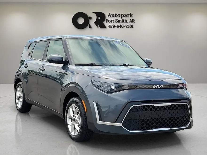 2023 Kia Soul LX photo 1