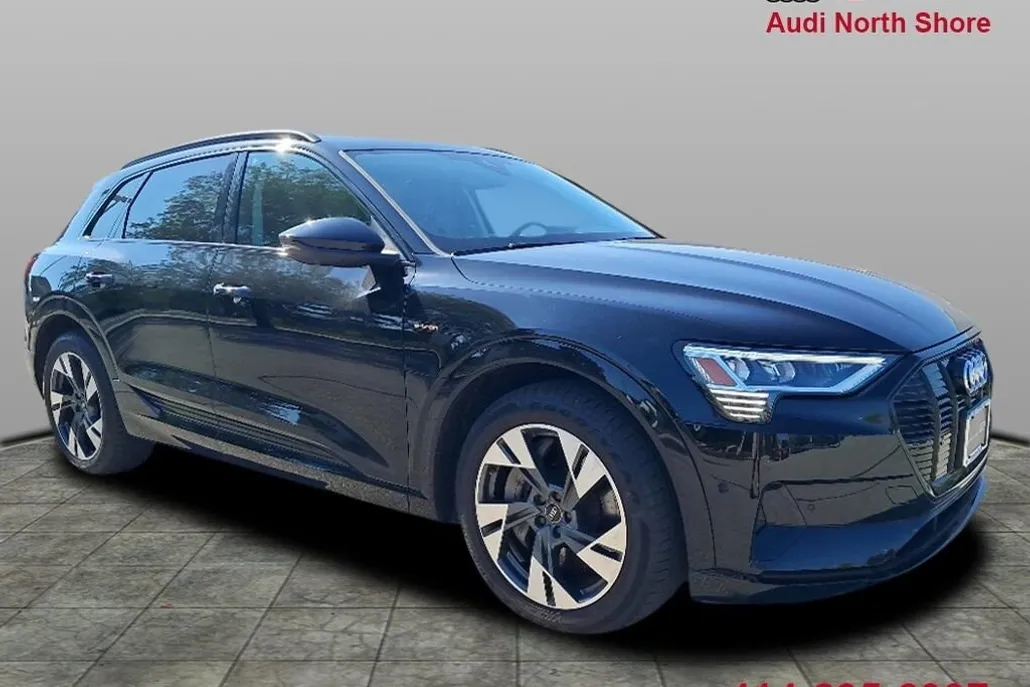 2023 Audi e-tron Premium photo 1
