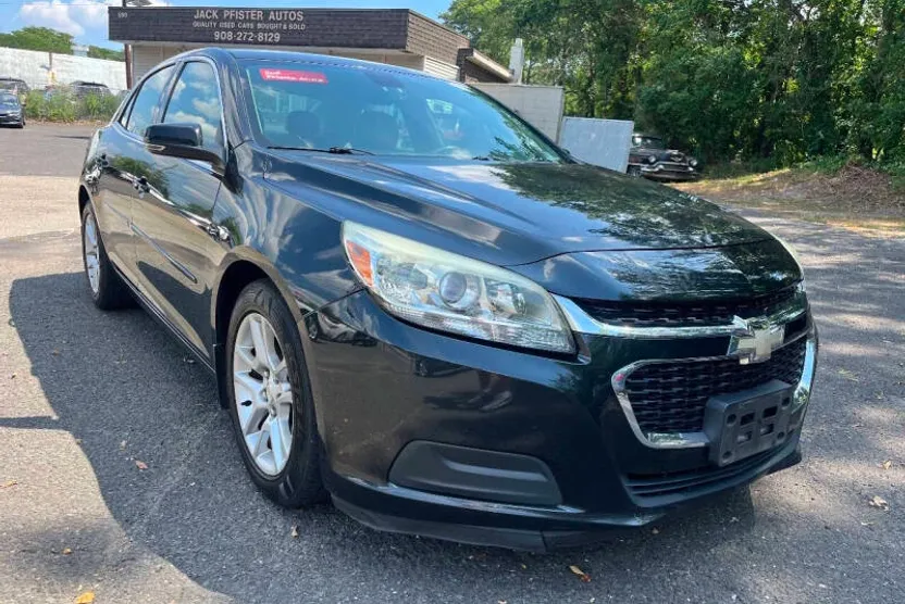 2015 Chevrolet Malibu 1LT photo 1