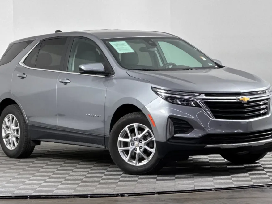 2024 Chevrolet Equinox LT photo 1
