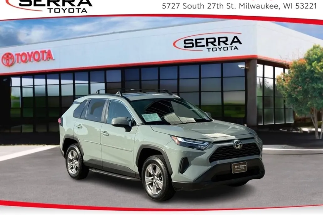 2022 Toyota RAV4 XLE photo 1