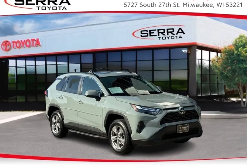 2022 Toyota RAV4 XLE photo 1