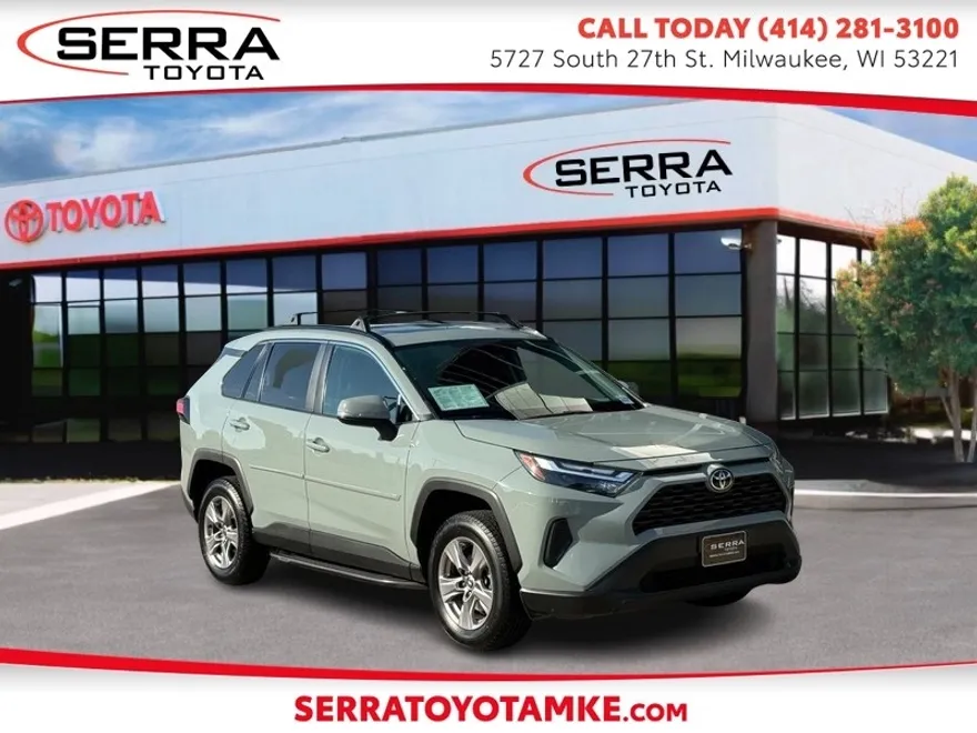 2022 Toyota RAV4 XLE photo 1