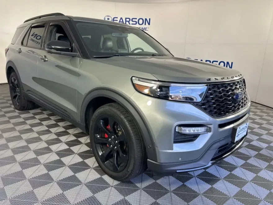2020 Ford Explorer ST photo 1