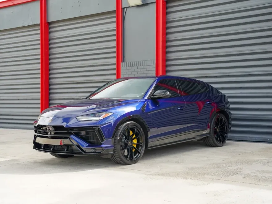 2023 Lamborghini Urus S photo 1