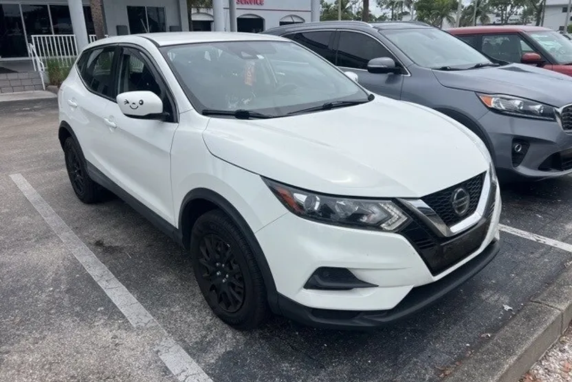 2020 Nissan Rogue Sport S photo 1