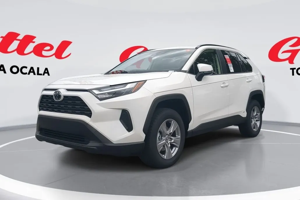 2025 Toyota RAV4 Hybrid LE photo 1