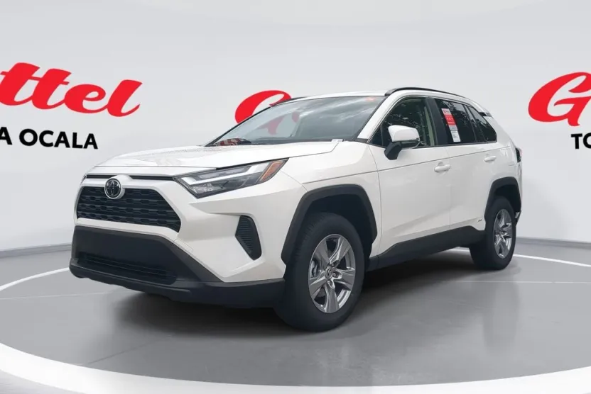 2025 Toyota RAV4 Hybrid LE photo 1