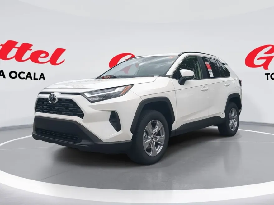 2025 Toyota RAV4 Hybrid LE photo 1
