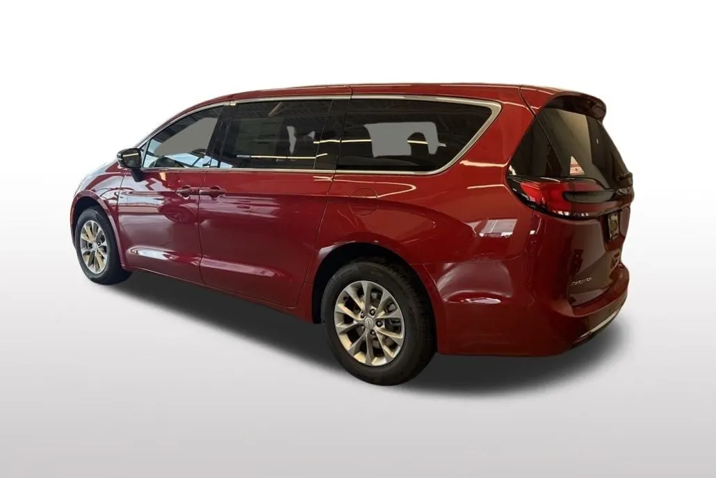 2026 Chrysler Pacifica photo 1