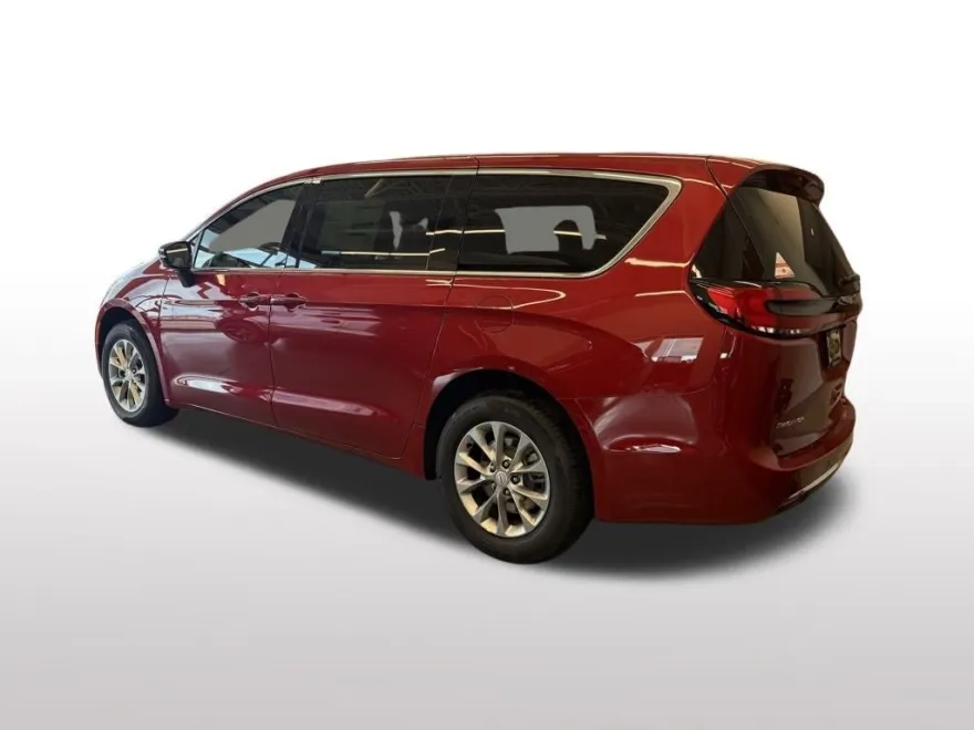 2026 Chrysler Pacifica photo 1