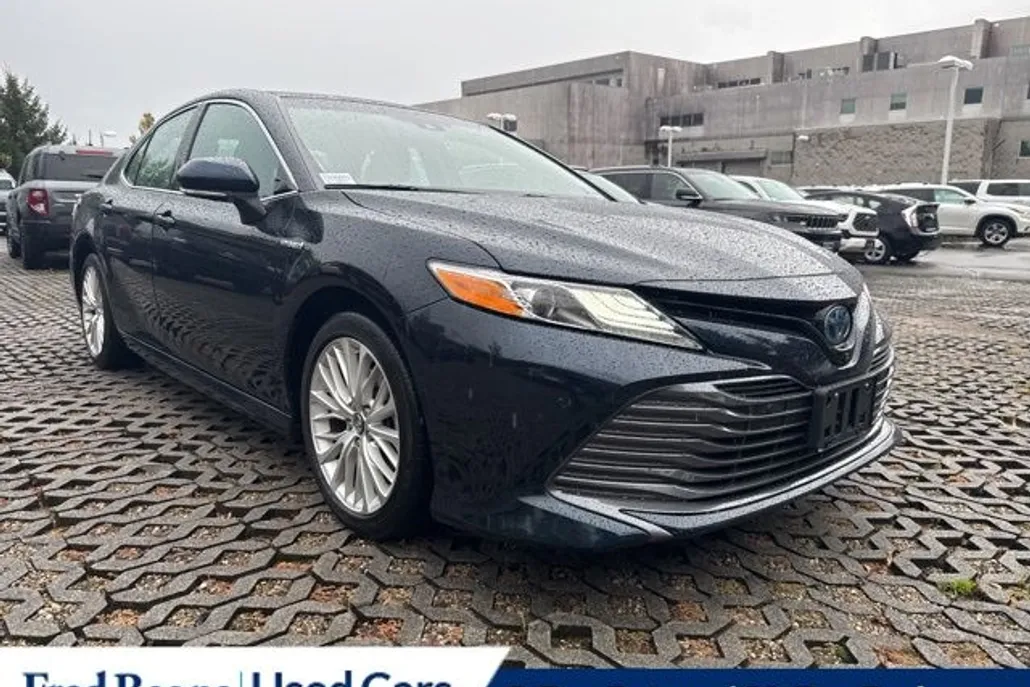 2018 Toyota Camry Hybrid XLE photo 1