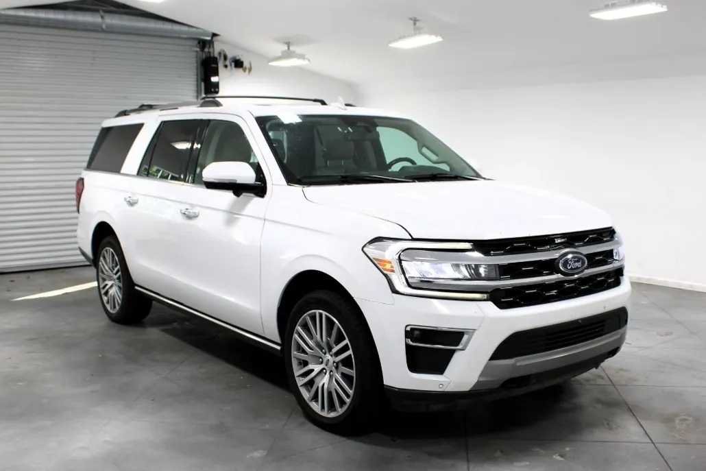 2023 Ford Expedition MAX Limited photo 1