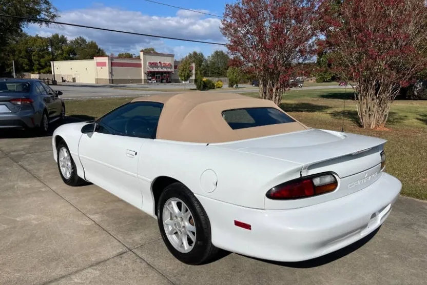 2000 Chevrolet Camaro photo 1