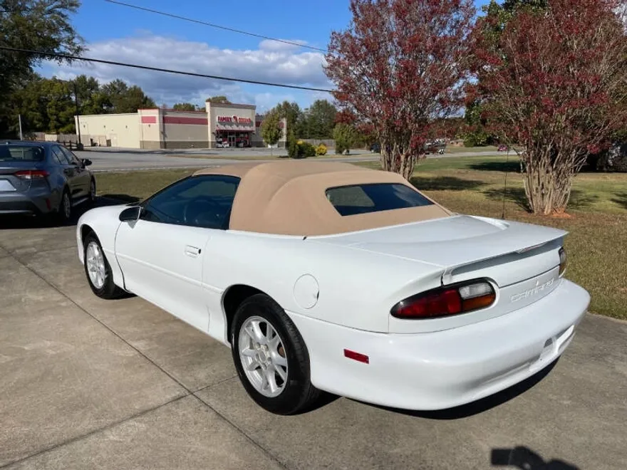 2000 Chevrolet Camaro photo 1
