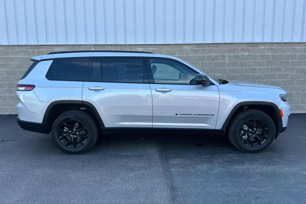 2024 Jeep Grand Cherokee Altitude photo 1