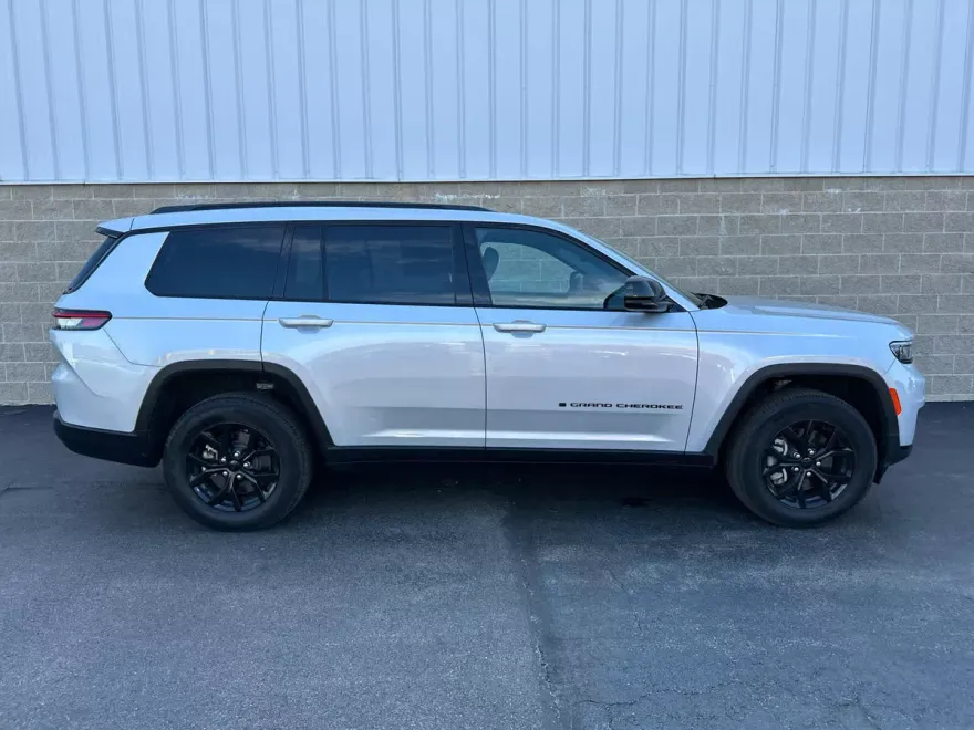 2024 Jeep Grand Cherokee Altitude photo 1