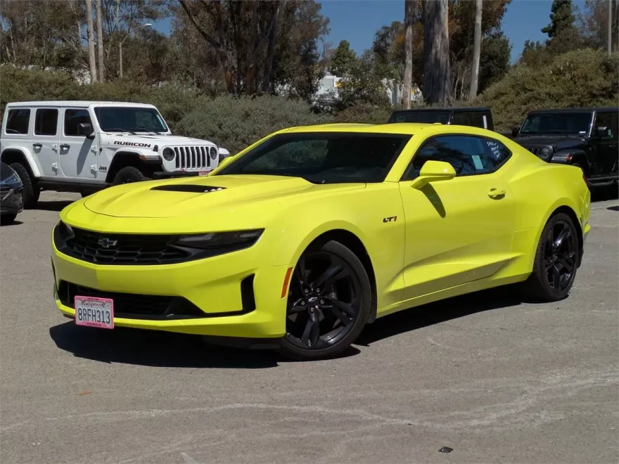 2020 Chevrolet Camaro LT1 photo 1