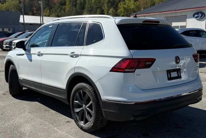 2022 Volkswagen Tiguan SE photo 1