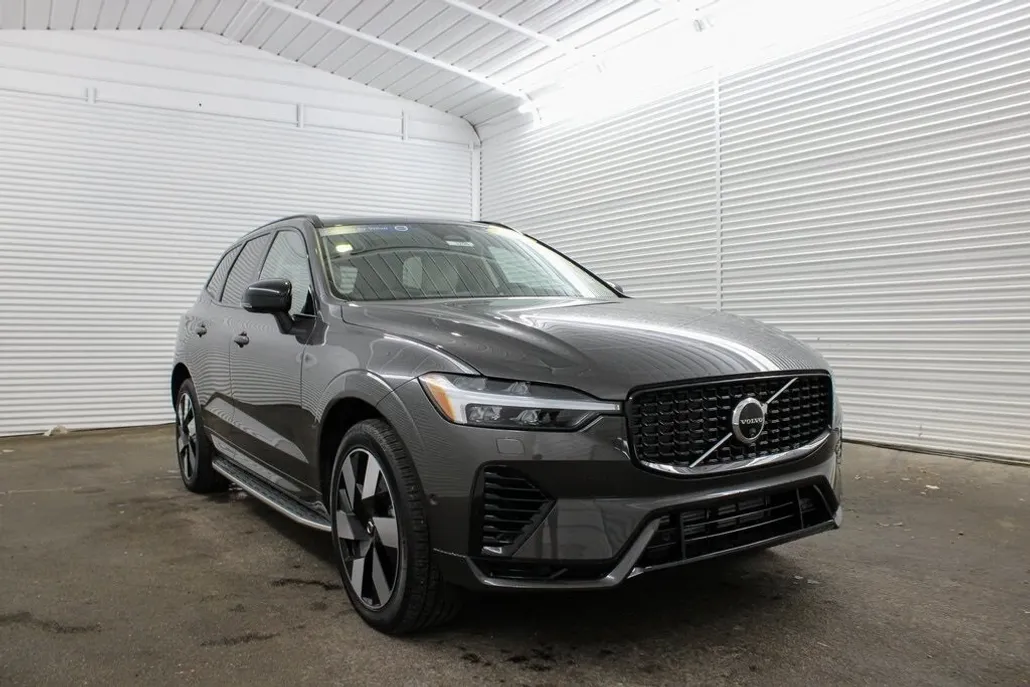 2025 Volvo XC60 Recharge T8 Plus eAWD photo 1