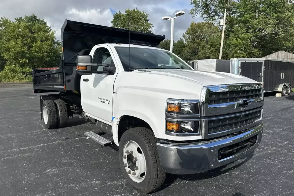 2023 Chevrolet Silverado 5500HD Work Truck photo 1