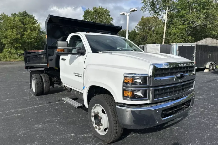 2023 Chevrolet Silverado 5500HD Work Truck photo 1