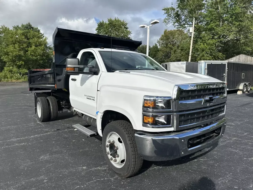 2023 Chevrolet Silverado 5500HD Work Truck photo 1