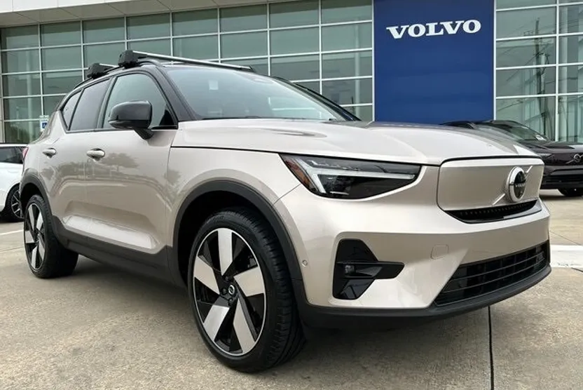 2024 Volvo XC40 Recharge Plus photo 1