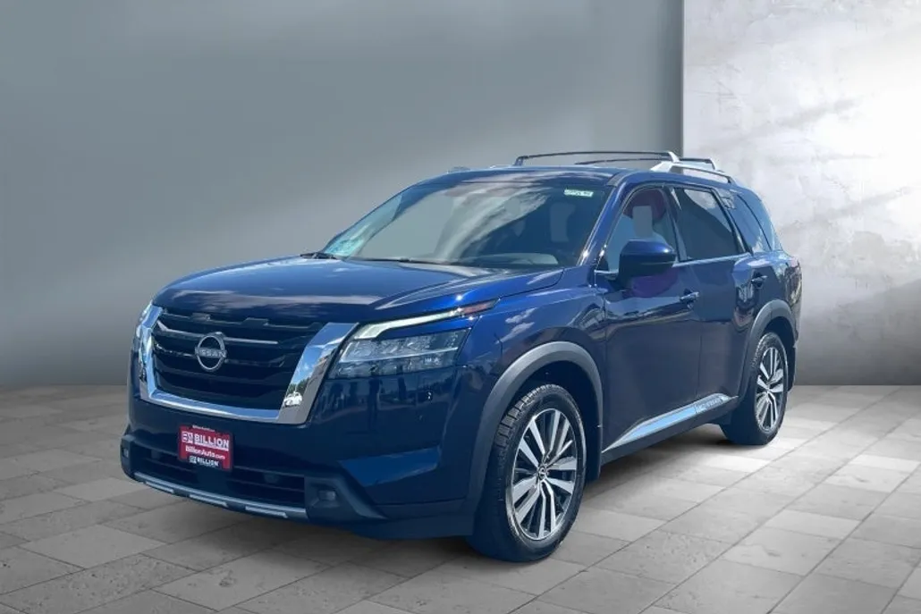 2022 Nissan Pathfinder Platinum photo 1