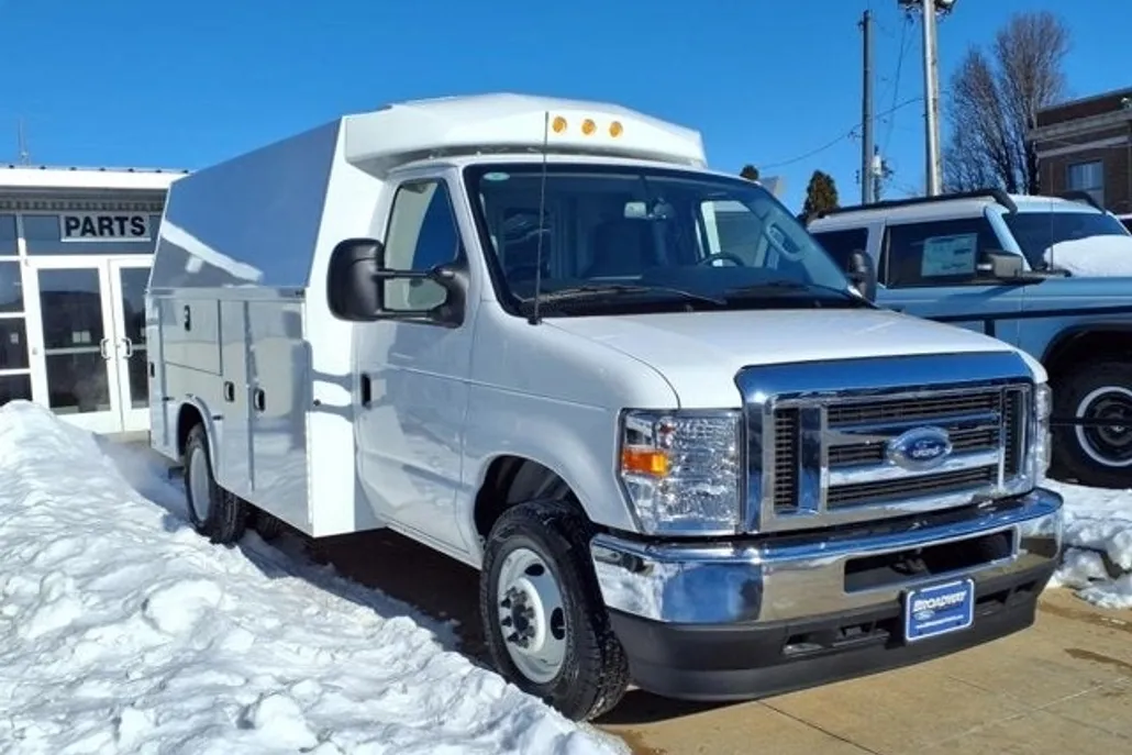 2025 Ford E-350 photo 1