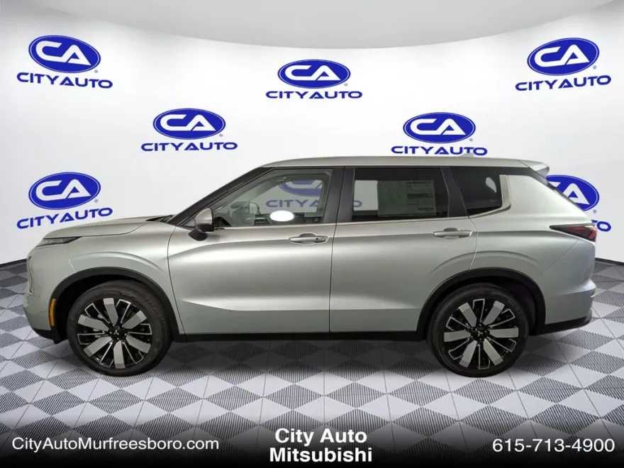 2025 Mitsubishi Outlander SE photo 1
