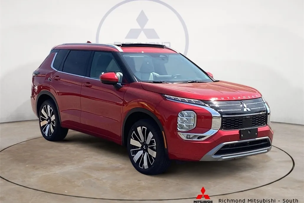 2025 Mitsubishi Outlander SEL photo 1