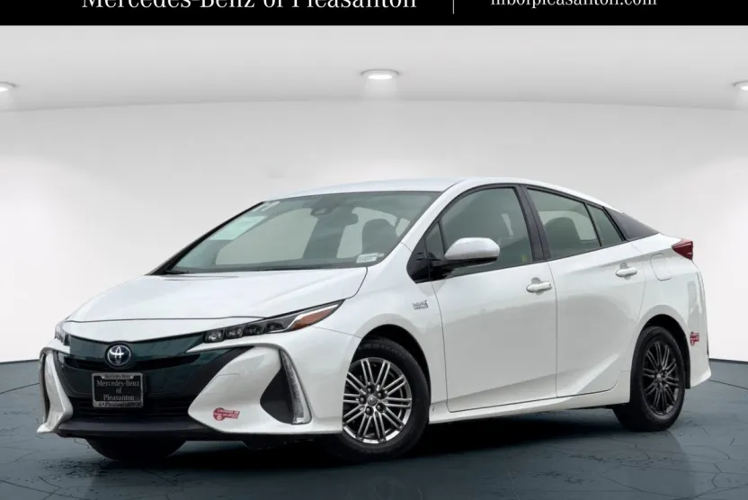 2017 Toyota Prius Prime photo 1