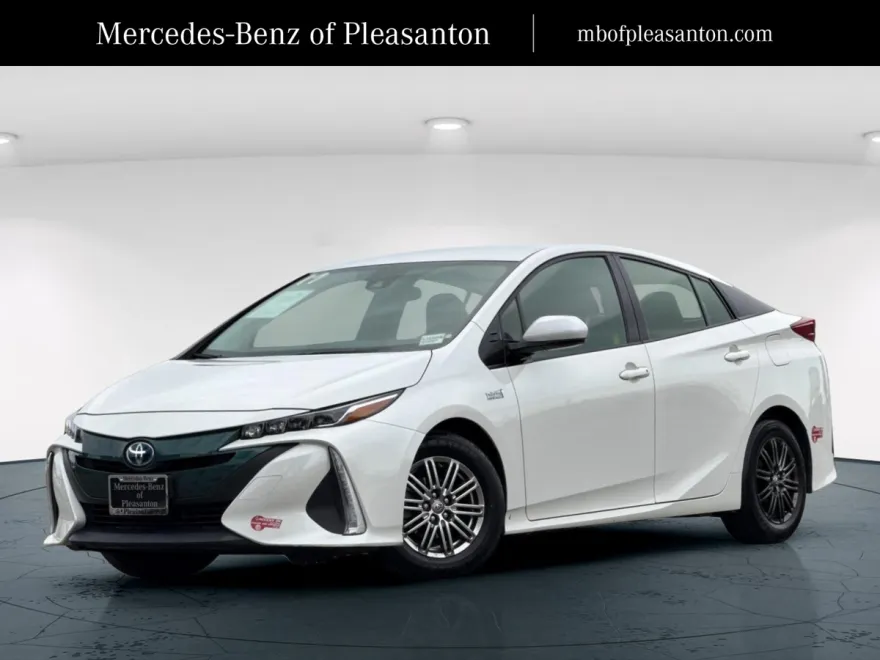 2017 Toyota Prius Prime photo 1