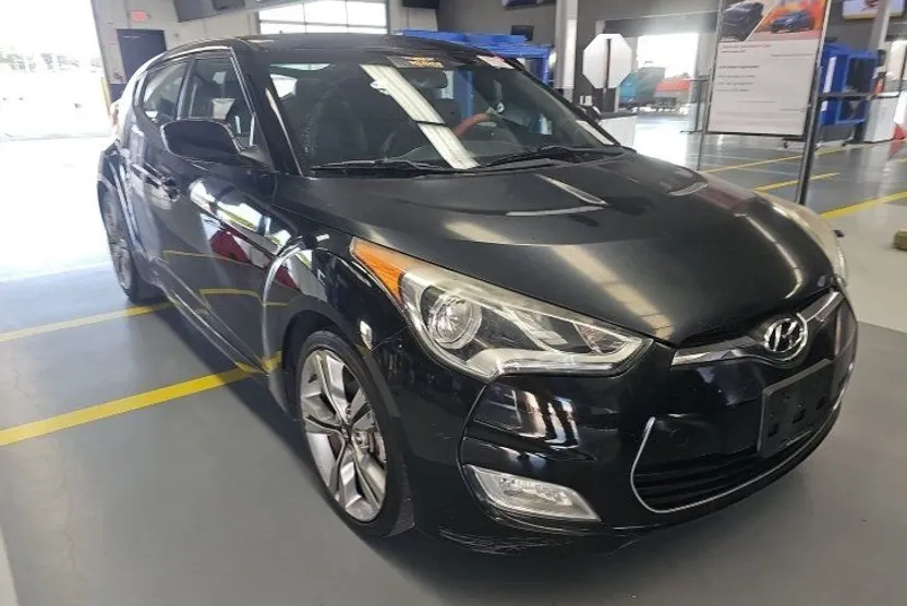 2015 Hyundai Veloster Base photo 1