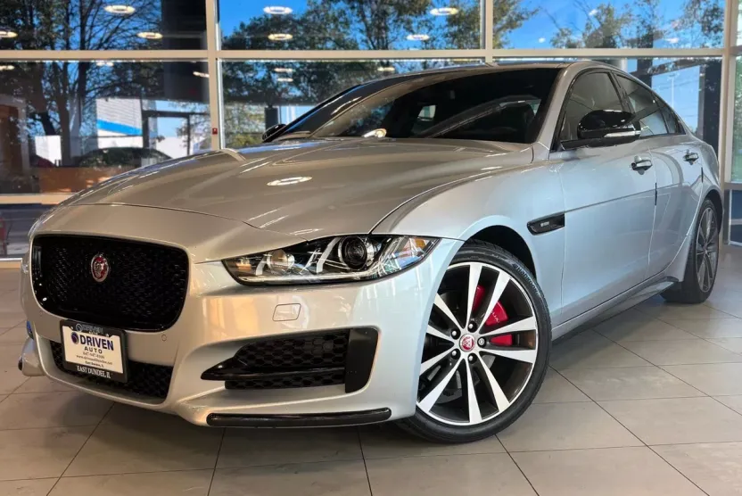 2018 Jaguar XE R-Sport photo 1