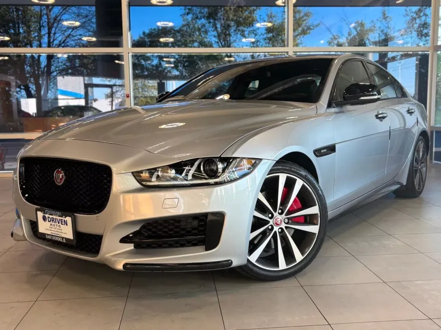 2018 Jaguar XE R-Sport photo 1