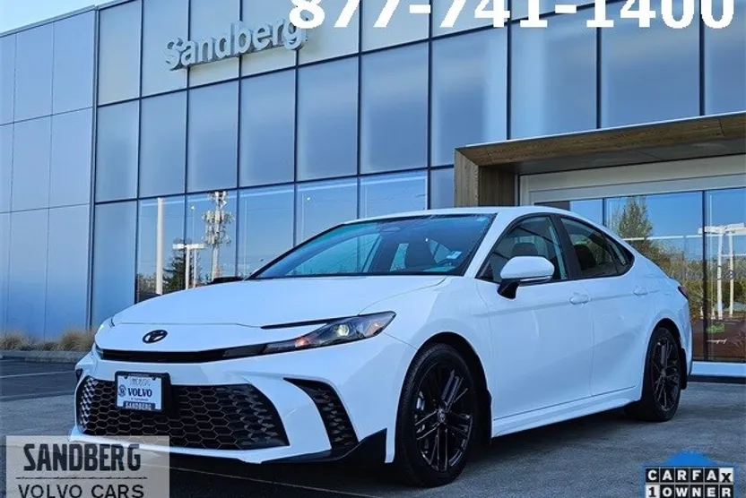 2025 Toyota Camry photo 1