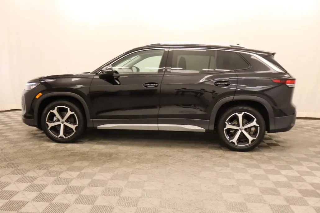 2025 Volkswagen Tiguan SE photo 1