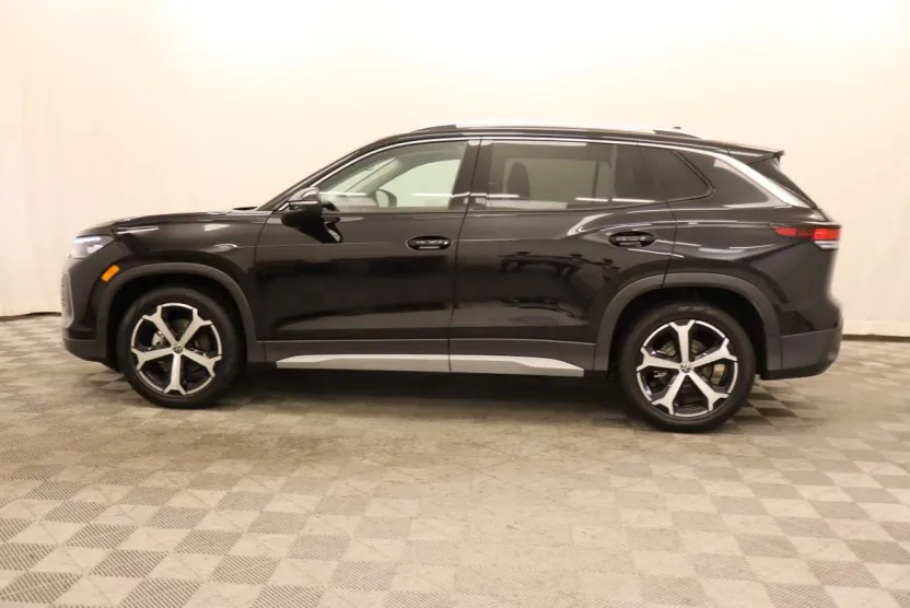 2025 Volkswagen Tiguan SE photo 1