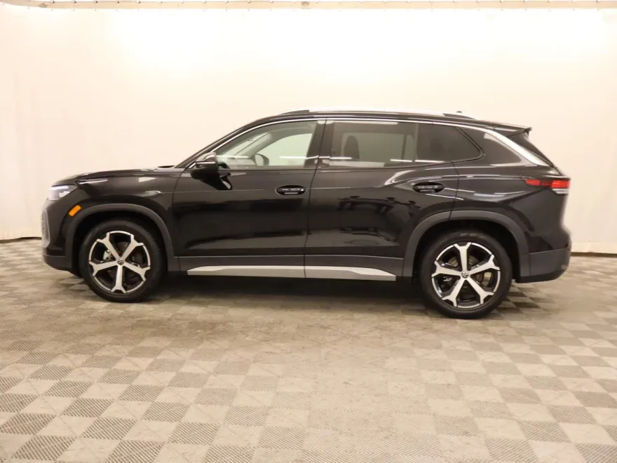 2025 Volkswagen Tiguan SE photo 1