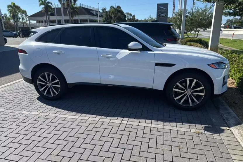 2022 Jaguar F-PACE P250 S photo 1