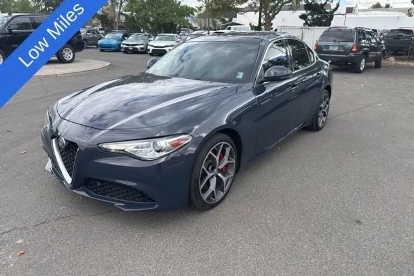 2019 Alfa Romeo Giulia photo 1