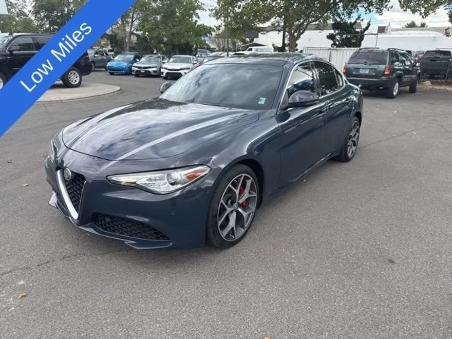2019 Alfa Romeo Giulia photo 1