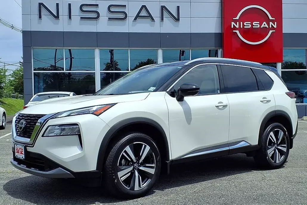 2023 Nissan Rogue SL photo 1